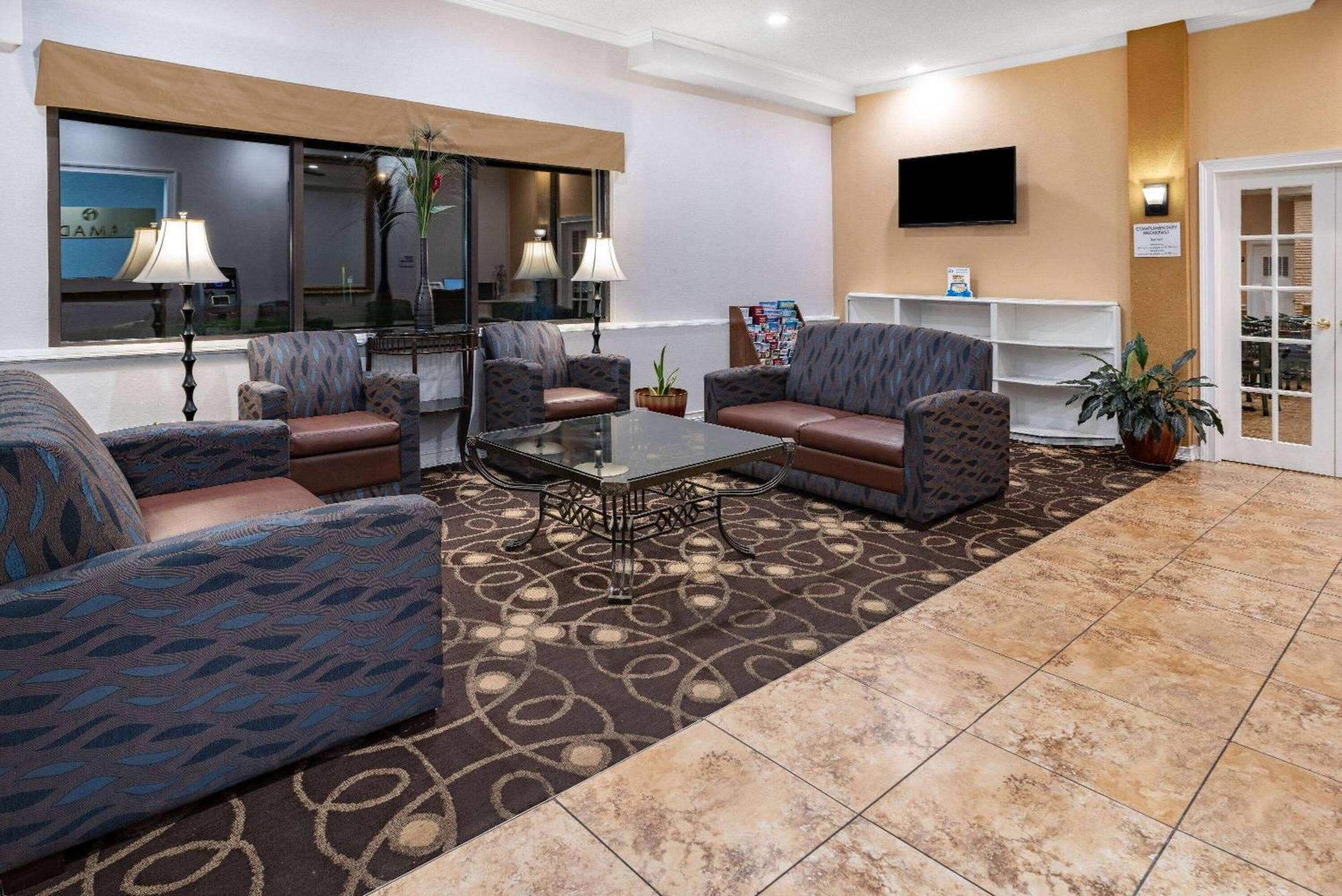 Ramada By Wyndham West Atlantic City Egg Harbor Township Exterior foto